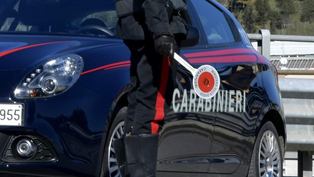 Una pattuglia dei carabinieri (foto d'archivio)