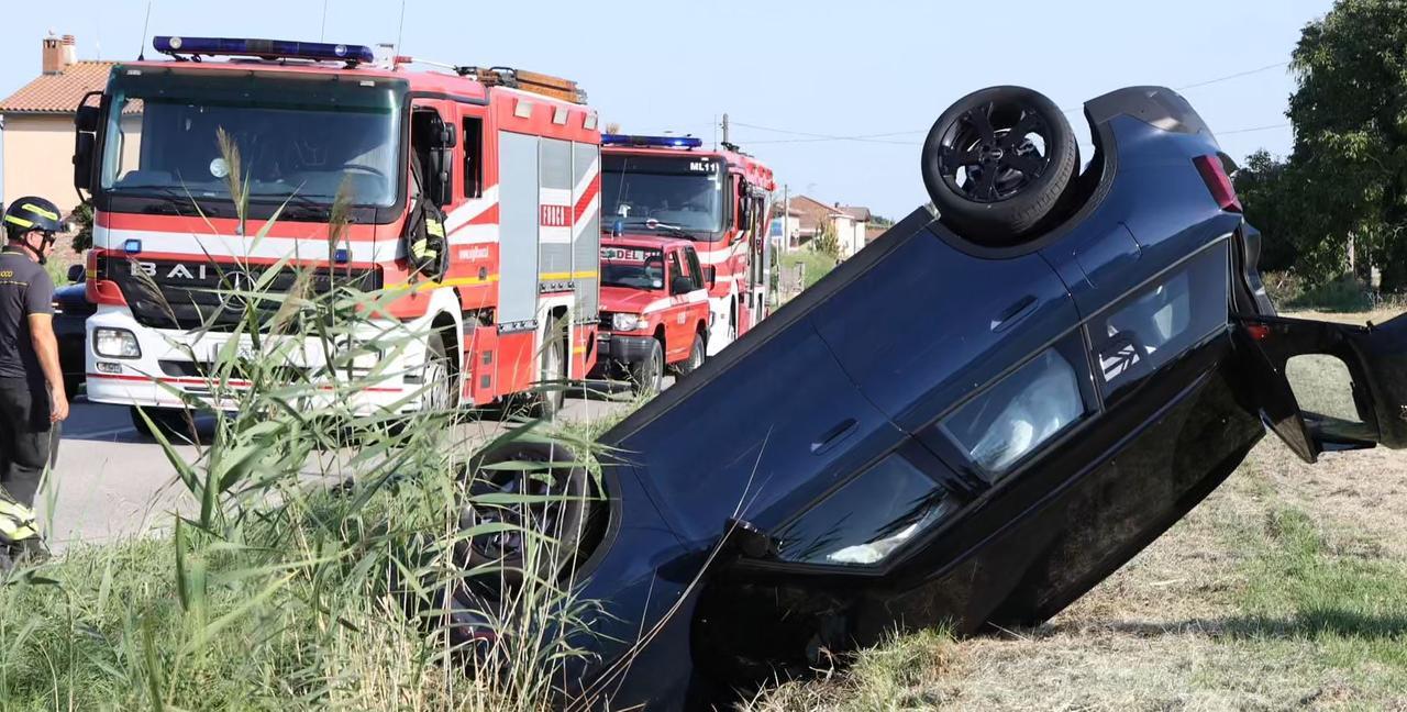 Fuori strada a Santa Maria Codifiume, paura per madre e figlia