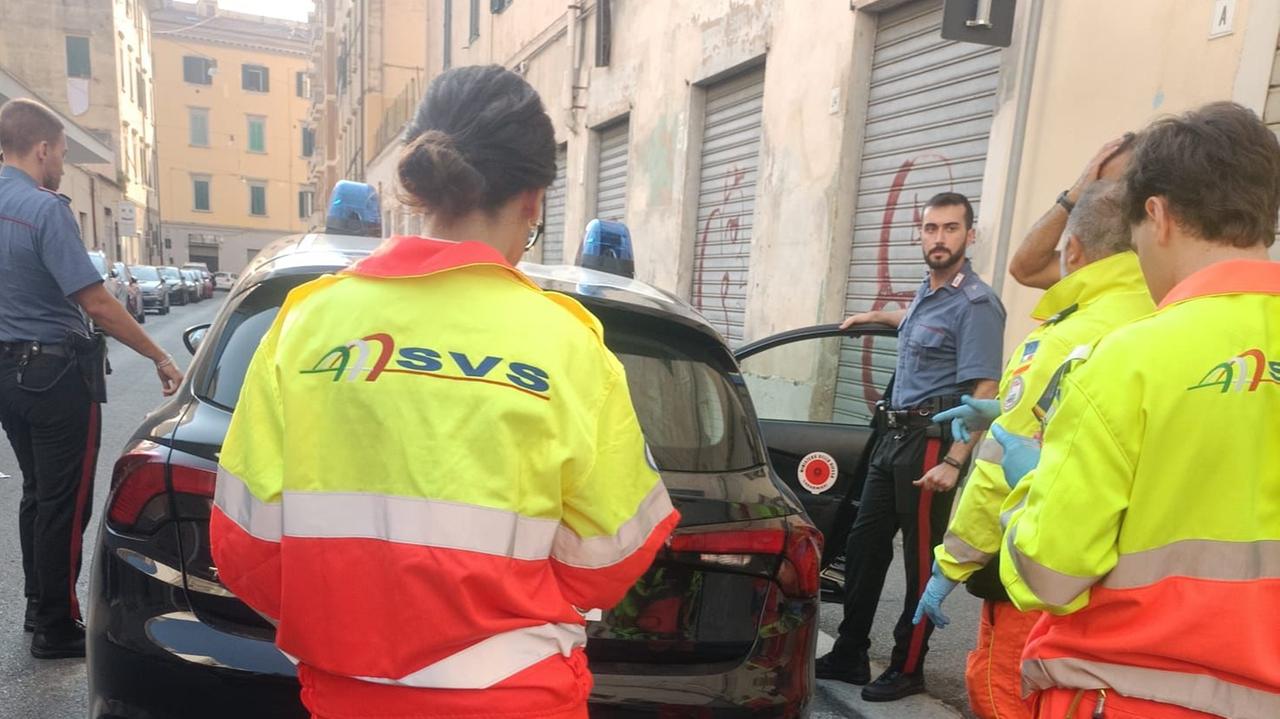 Volontari della Svs e carabinieri in via Michon dopo il fatto