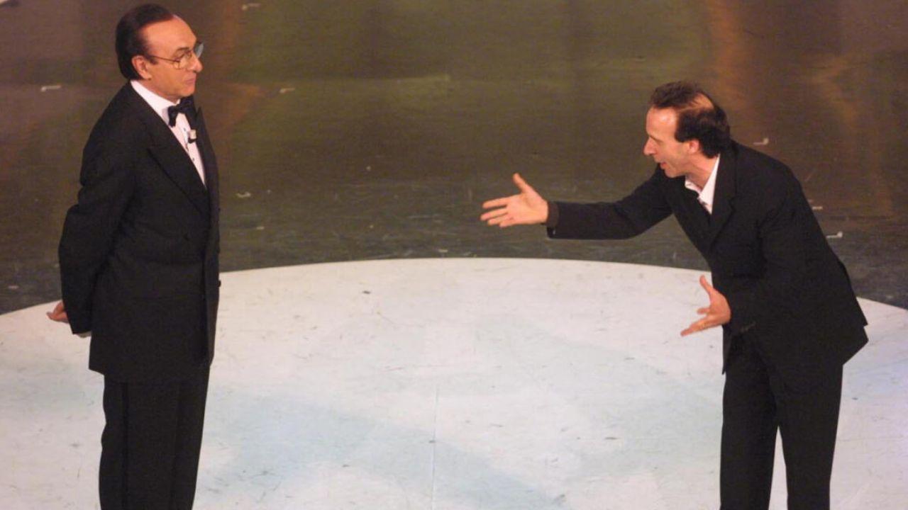 
	Pippo Baudo e Roberto Benigni sul palco del festival di Sanremo 2002 (foto Lapresse)

