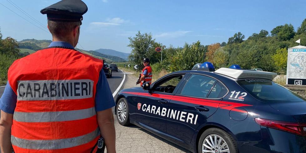 Sorprese a rubare i copricerchi delle auto: tre ragazze finiscono nei guai