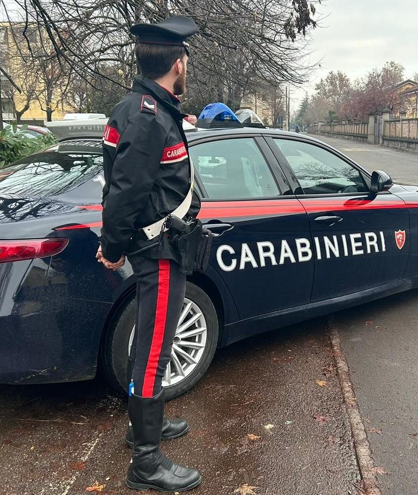Rubano un cambiamonete in un bar di Fermo, il Gps traccia la fuga a tutta velocità fino a Reggio Emilia: tre denunciati