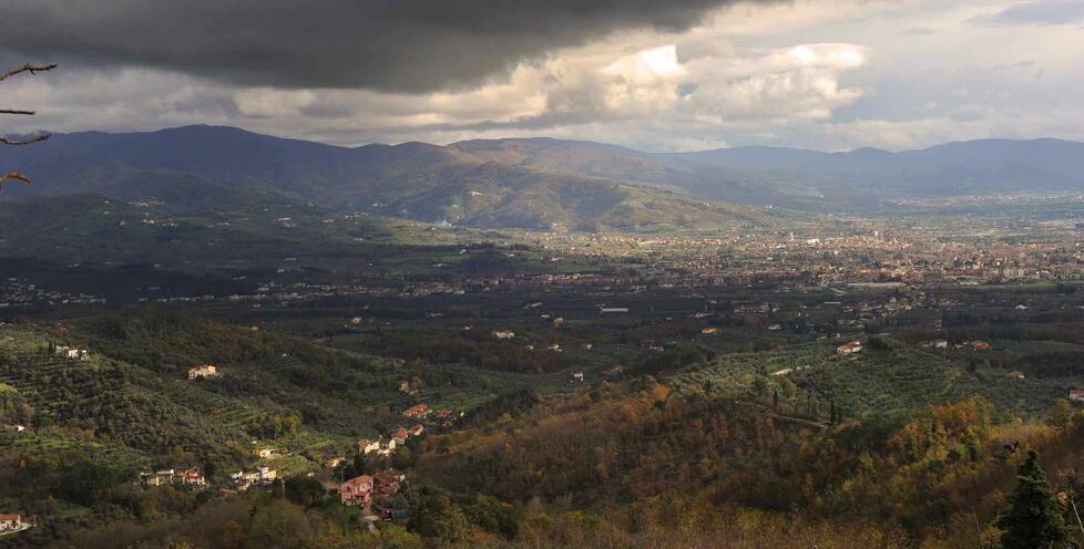 La piana Prato-Pistoia esce dalle aree critiche per lo smog: cosa cambia in concreto e cosa è migliorato