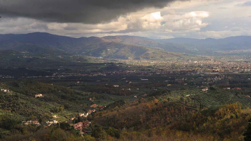 La piana Prato-Pistoia esce dalle aree critiche per lo smog: cosa cambia in concreto e cosa è migliorato