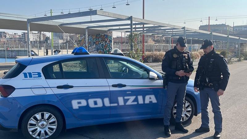 Zona stazione, aggredisce un giovane per rapinarlo dello zaino