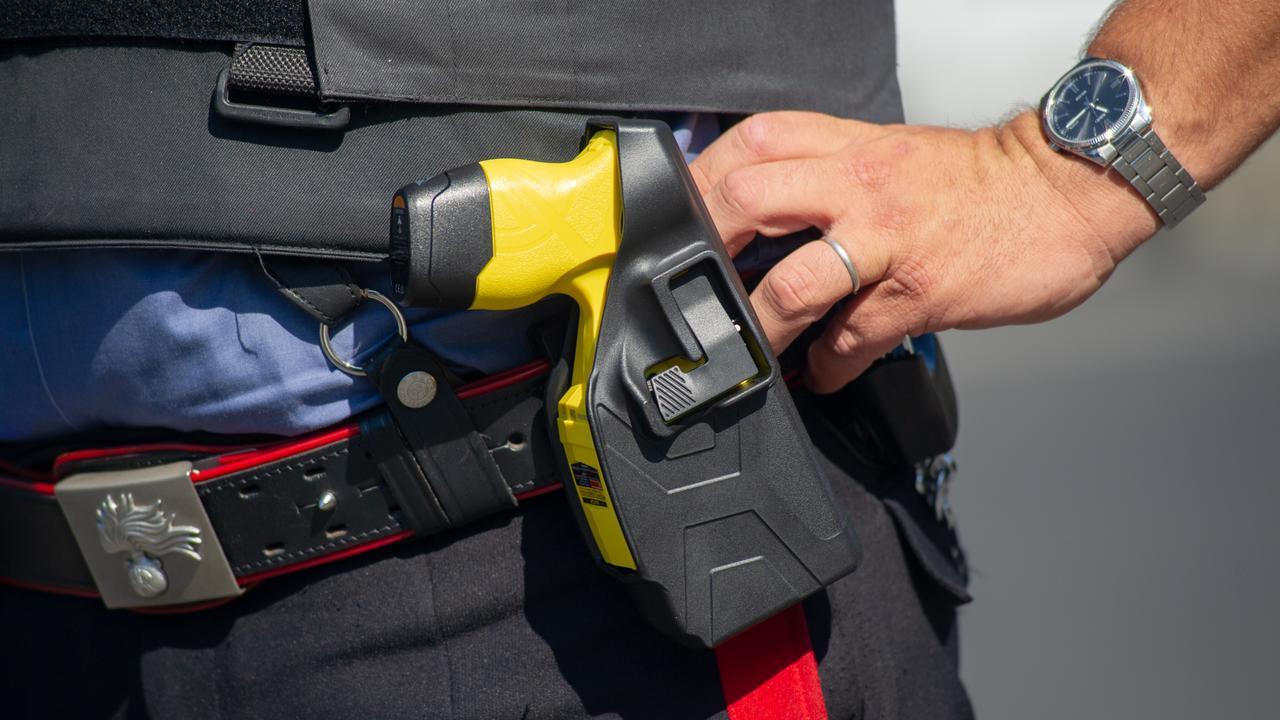 Morto dopo la scarica del taser: indagati due carabinieri
