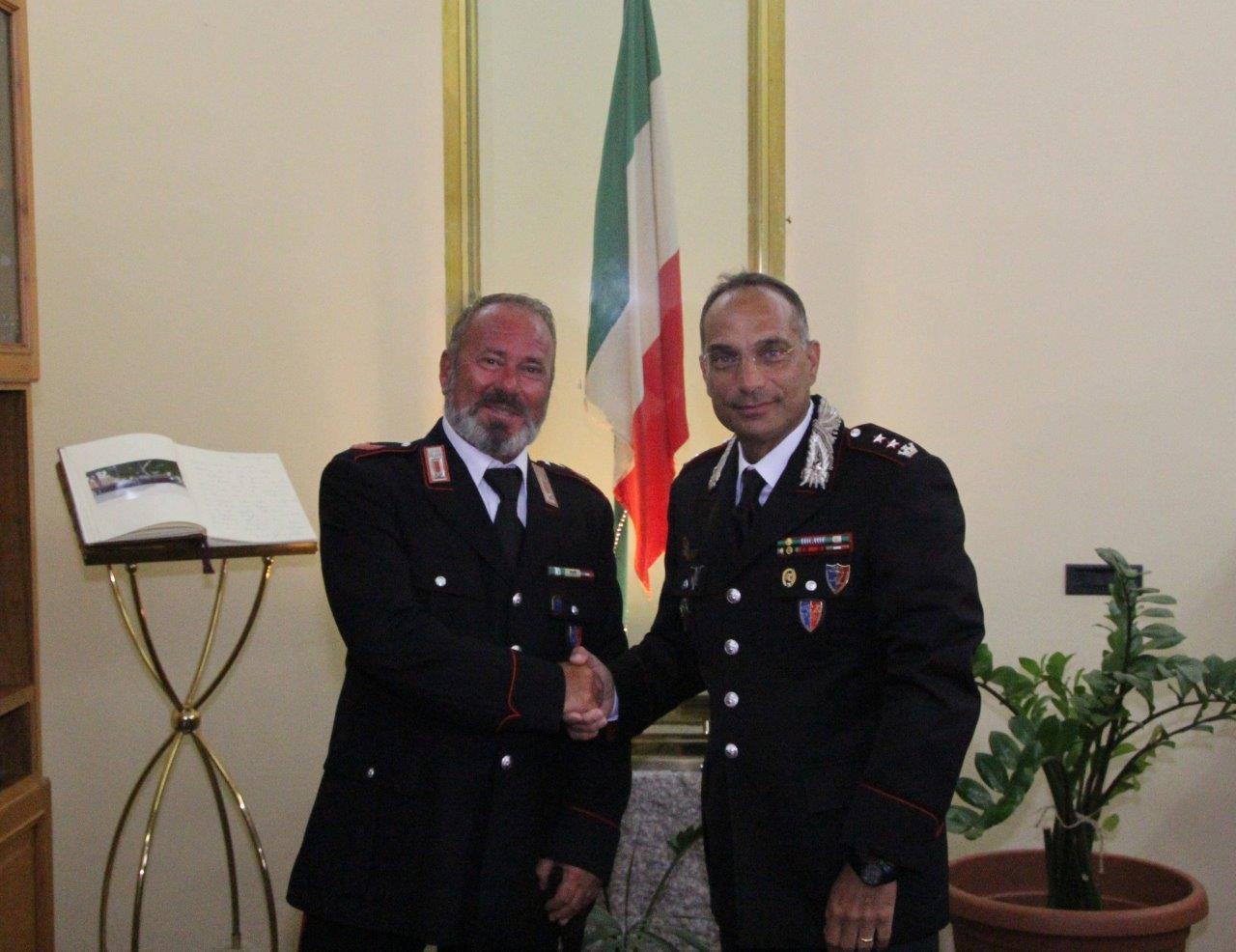 Carabiniere salva bagnante che rischia di annegare, elogio per il militare eroe