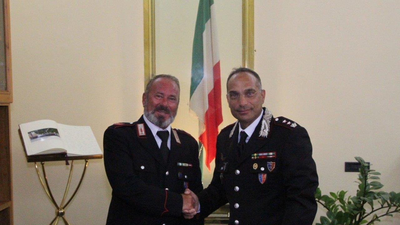 Carabiniere salva bagnante che rischia di annegare, elogio per il militare eroe