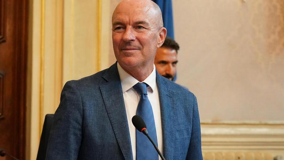 Livorno, offese sui social al sindaco e il tribunale ferma un pensionato: il limite della libertà di parola