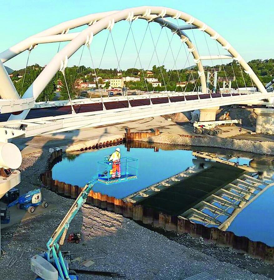 Lucca, nuovo ponte sul fiume Serchio: slitta a ottobre la fine dei lavori