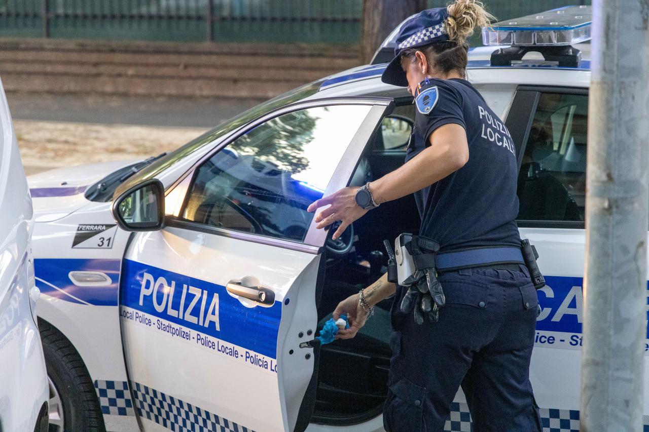 Incidente a Ferrara, a causarlo un uomo ubriaco e con patente falsificata