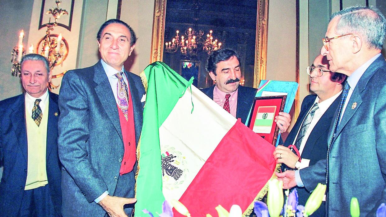 Quella volta che Pippo Baudo ricevette il Tricolore. «Un gigante che sulla scena voleva decidere tutto»