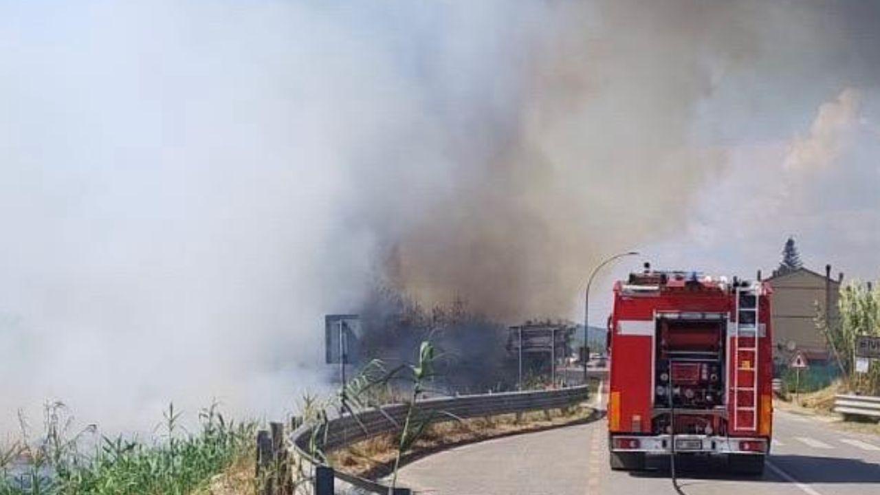 L'incendio a Caldana (Foto: Vigili del fuoco)