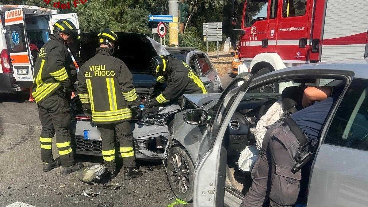 Scontro tra auto sulla provinciale per Platamona: una famiglia in ospedale