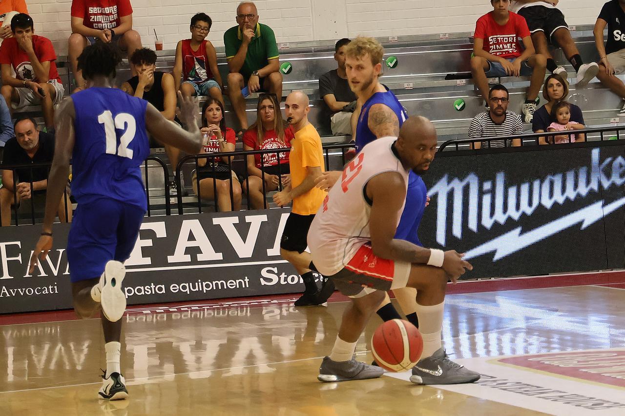 Sella e Adamant scaldano i motori, solito derby per togliere i veli