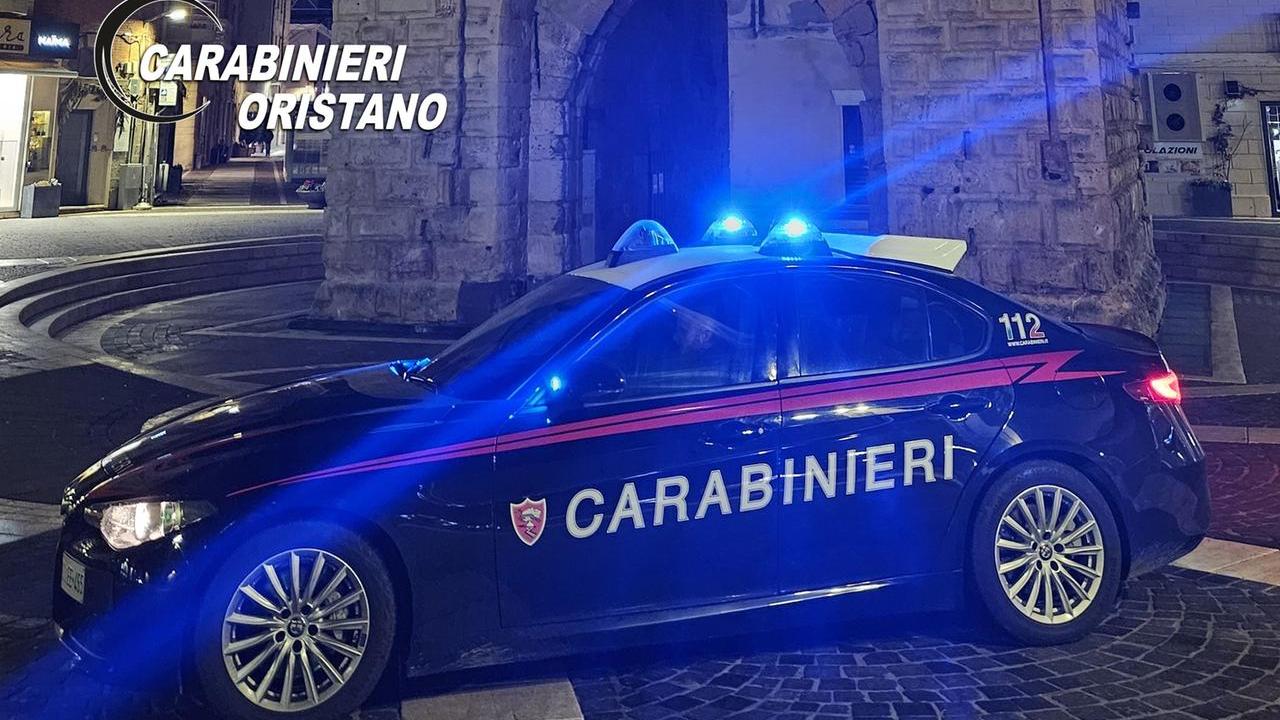 Evade dai domiciliari e ruba un orologio in centro: denunciato
