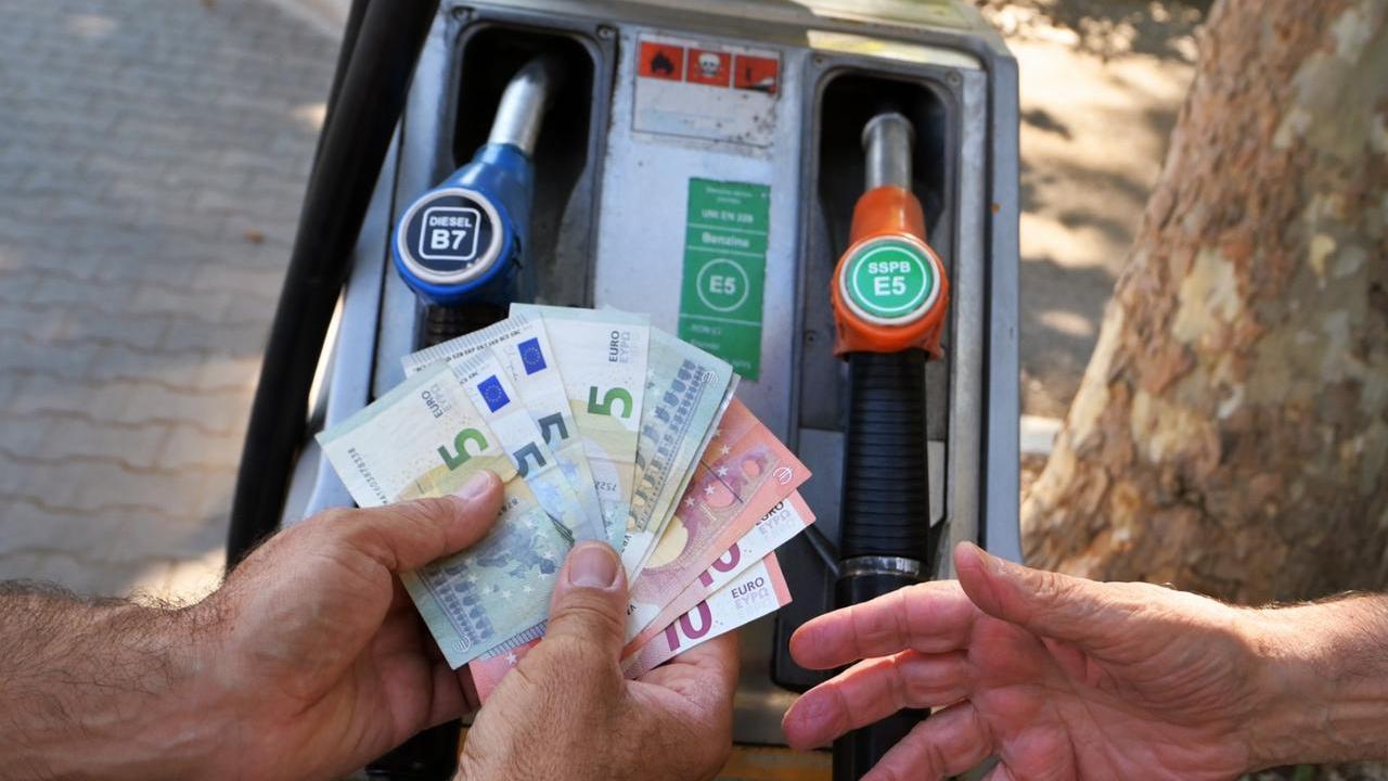 Benzina, quanto ci costi? I prezzi e dove conviene fare il pieno in provincia di Modena