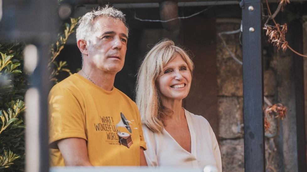 Dori Ghezzi: «Quando Fabrizio ci ha lasciati ho capito che la Sardegna è per sempre»
