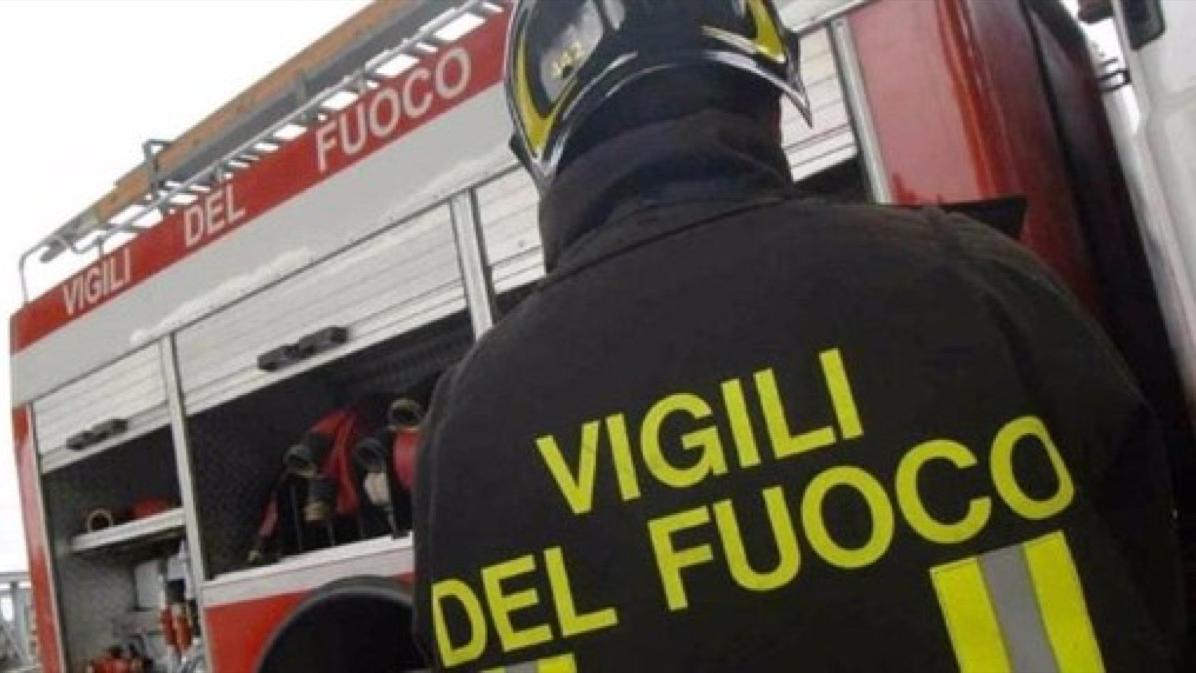 Sul posto sono intervenuti anche i vigili del fuoco