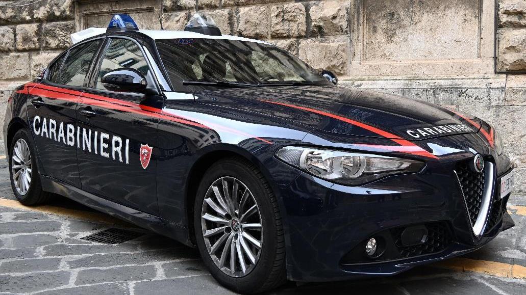 Firenze, molestie alla fermata della tramvia: arrestato dopo la fuga