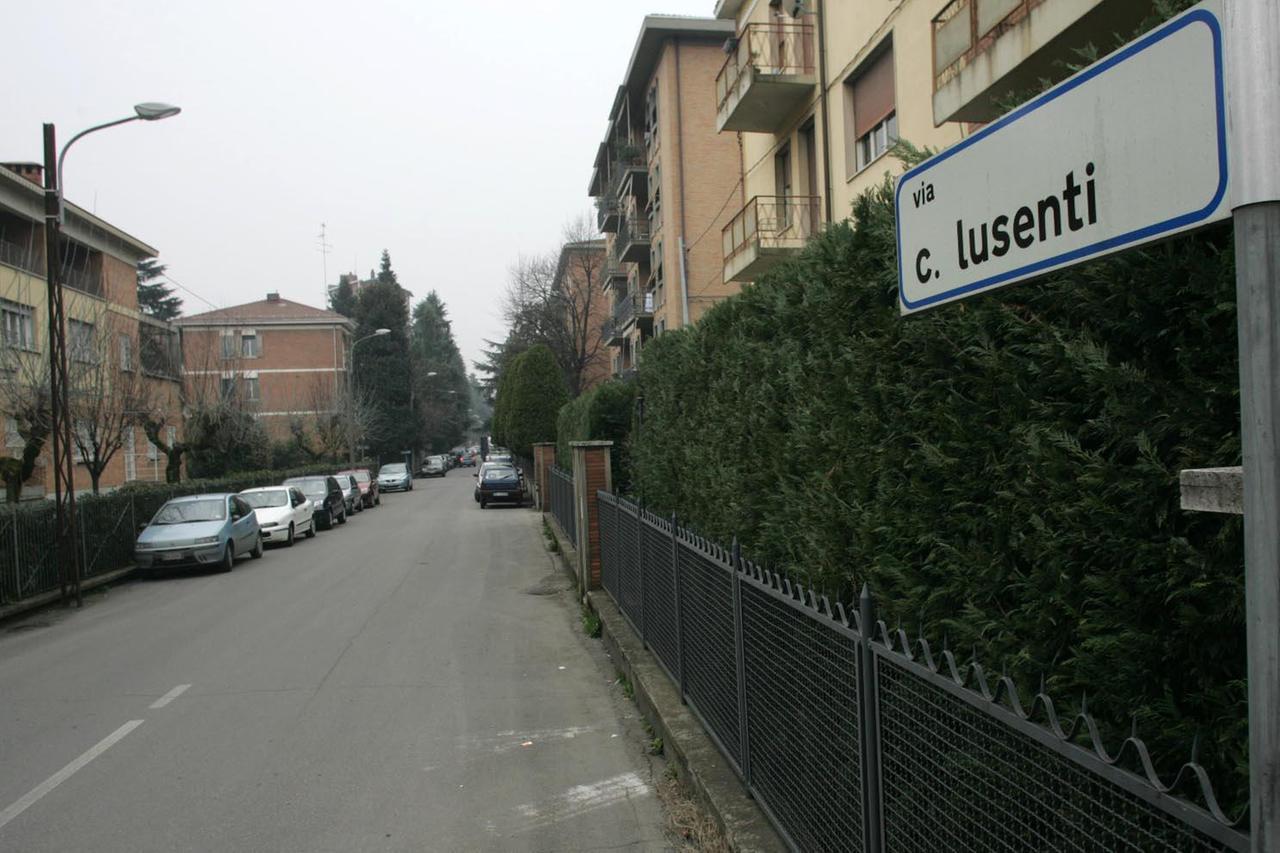 Ladri in azione in bicicletta all’assalto dei garage di via Lusenti: un arresto