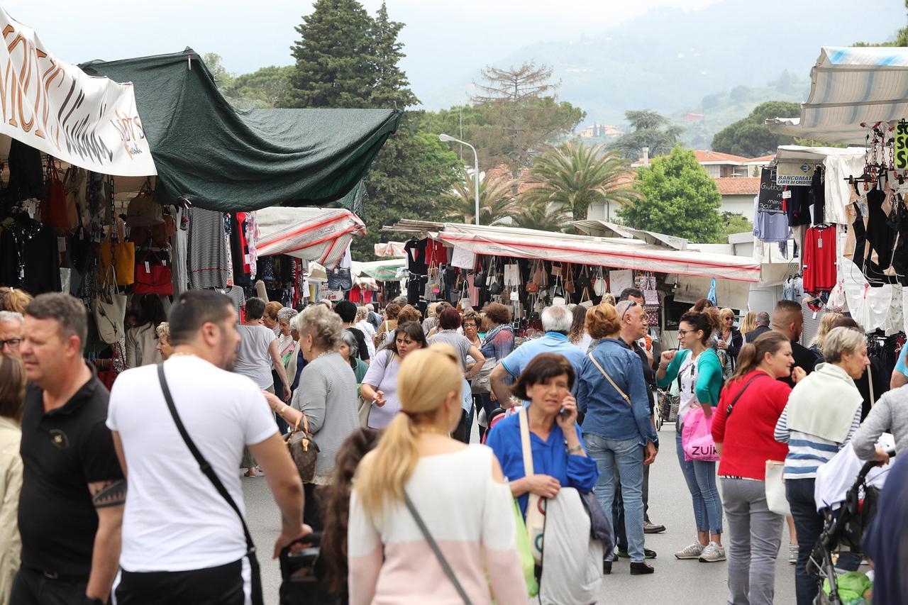 Montecatini, mercato settimanale meno esteso. Via i banchi dal lato ippodromo