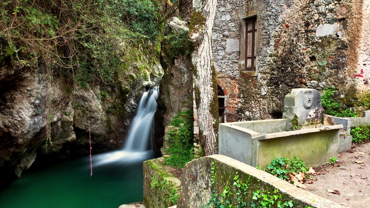 Uno scorcio delle suggestive pozze di Candalla in Versilia