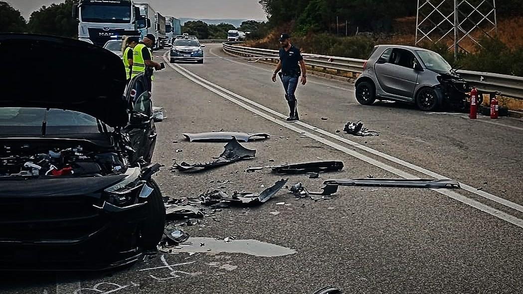 Prima il sorpasso poi lo scontro frontale sulla panoramica, patente ritirata al conducente di una Smart