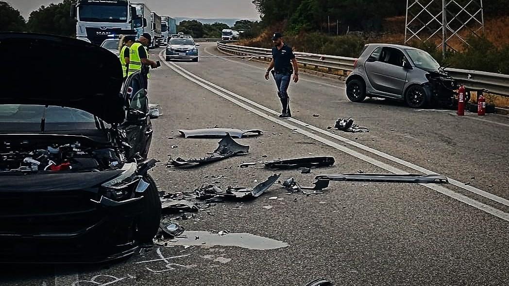 Prima il sorpasso poi lo scontro frontale sulla panoramica, patente ritirata al conducente di una Smart