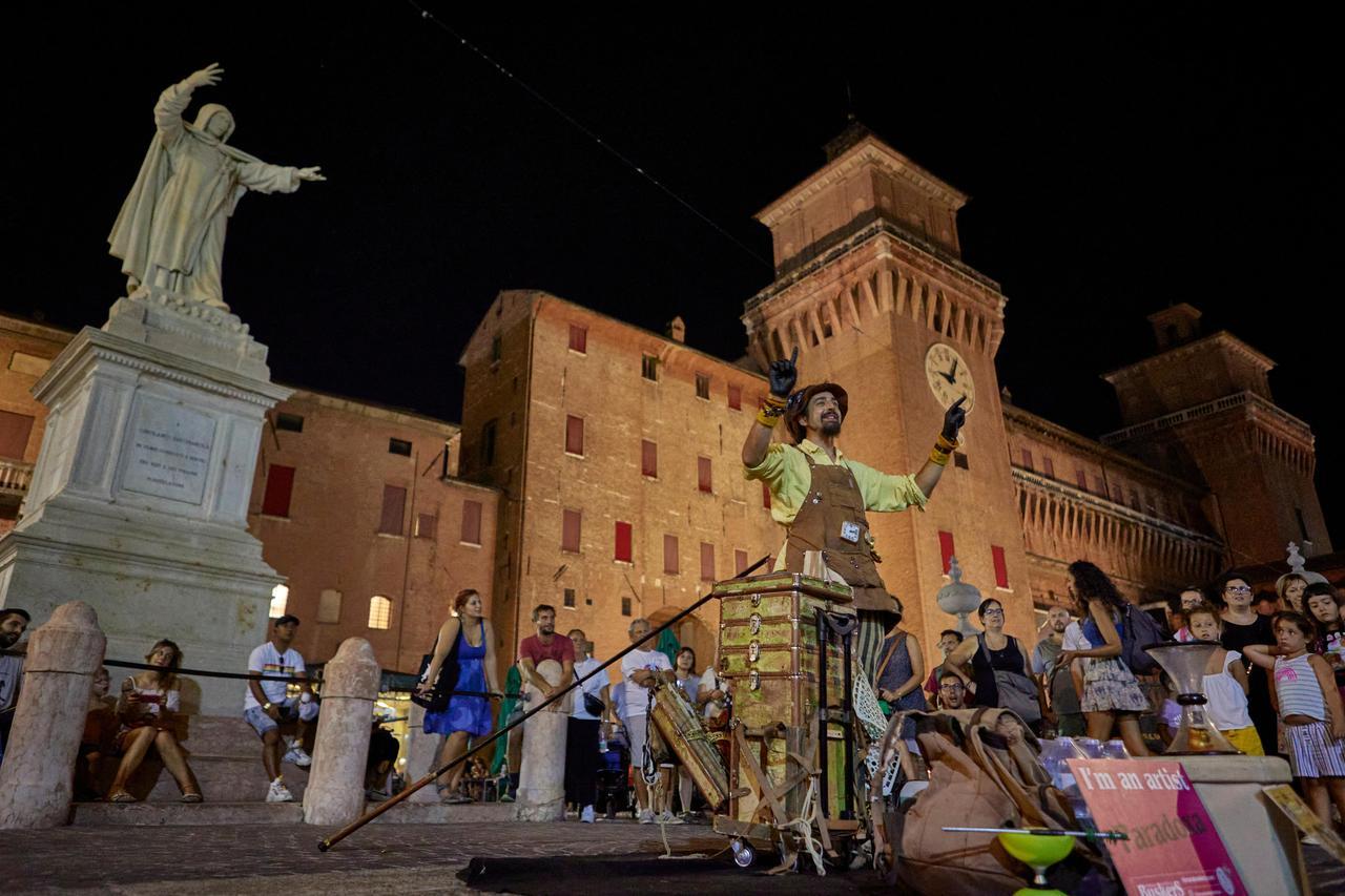Per il Ferrara Buskers Festival parcheggi in viale Cavour