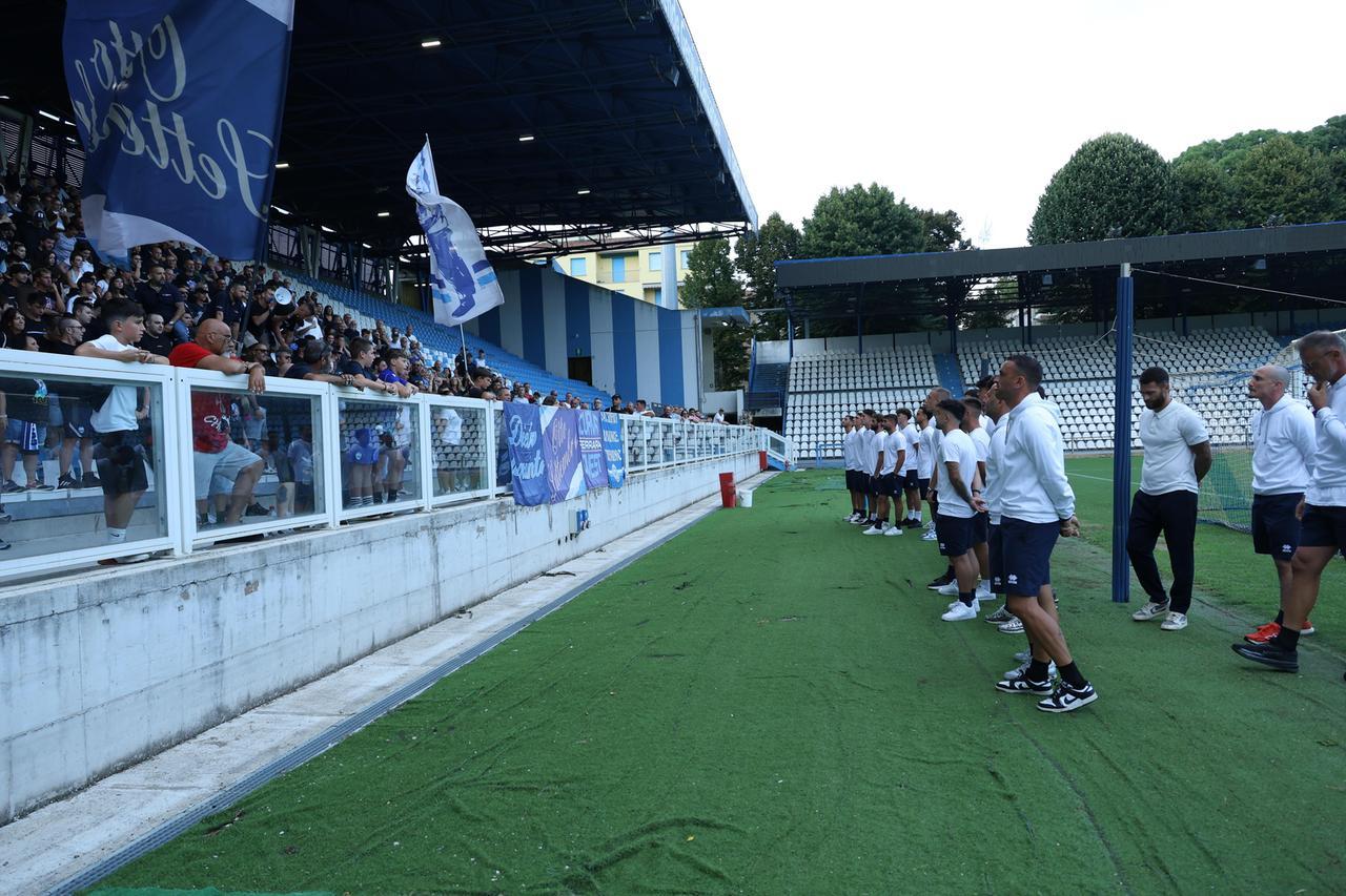 L’Ars et Labor si presenta e la Ovest canta