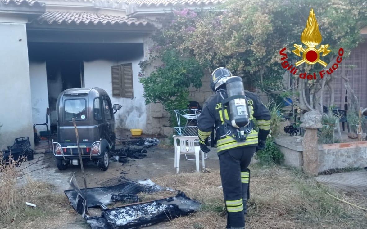Casa in fiamme ad Arzachena, paura per una coppia