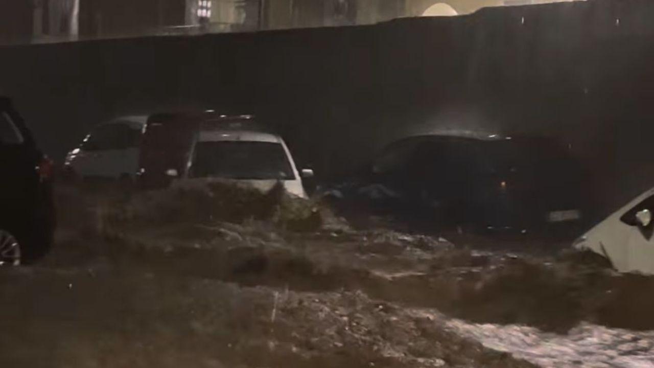 Rio Marina: le auto travolte dall'acqua (foto Fb Rio Marina come semo)