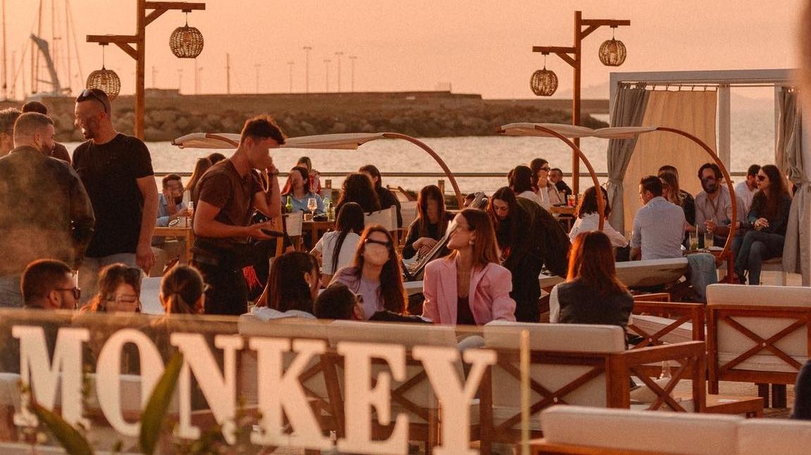 «Troppe ore extra: ho detto basta» parla una dipendente del Monkey