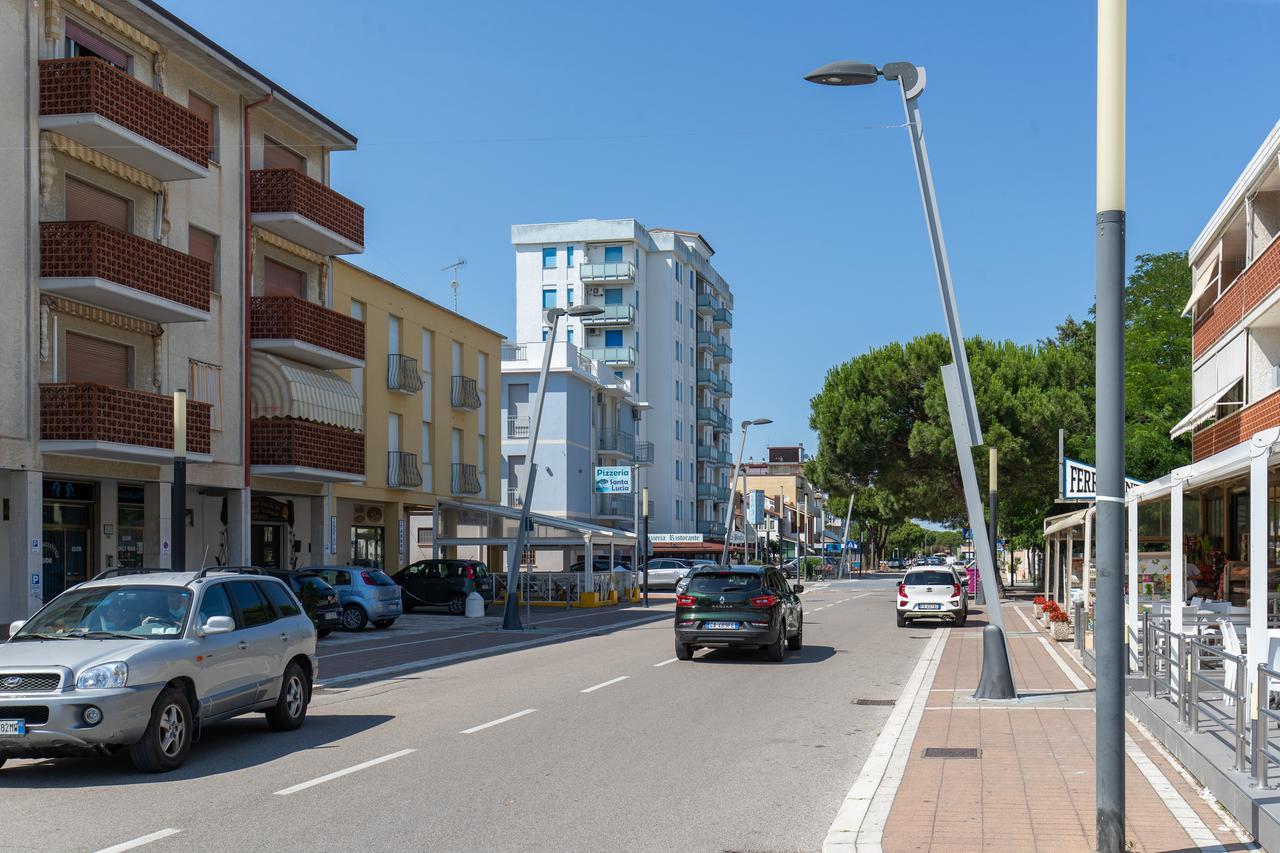 Corse in moto e schiamazzi notturni a Lido Pomposa, i turisti insorgono