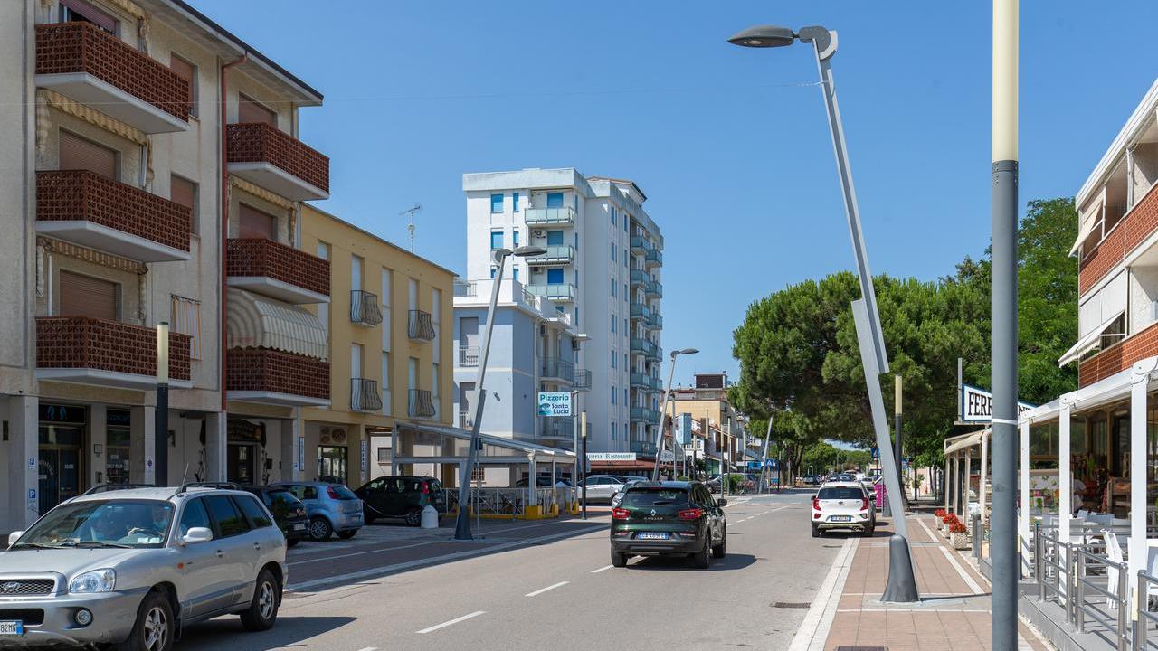 Corse in moto e schiamazzi notturni a Lido Pomposa, i turisti insorgono