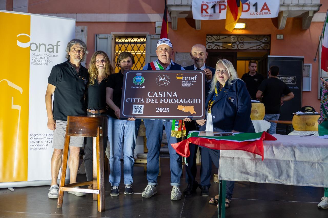 Ora Casina è ufficialmente la "città del formaggio": i cartelli all’ingresso del paese