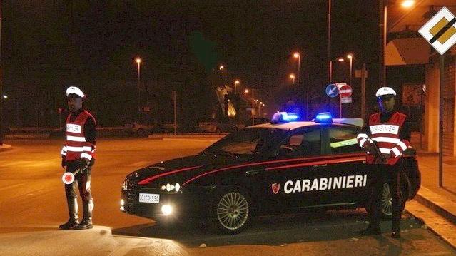 Bottigliate, pugni e sedie lanciate: 14 giovani denunciati per rissa aggravata all’Elba