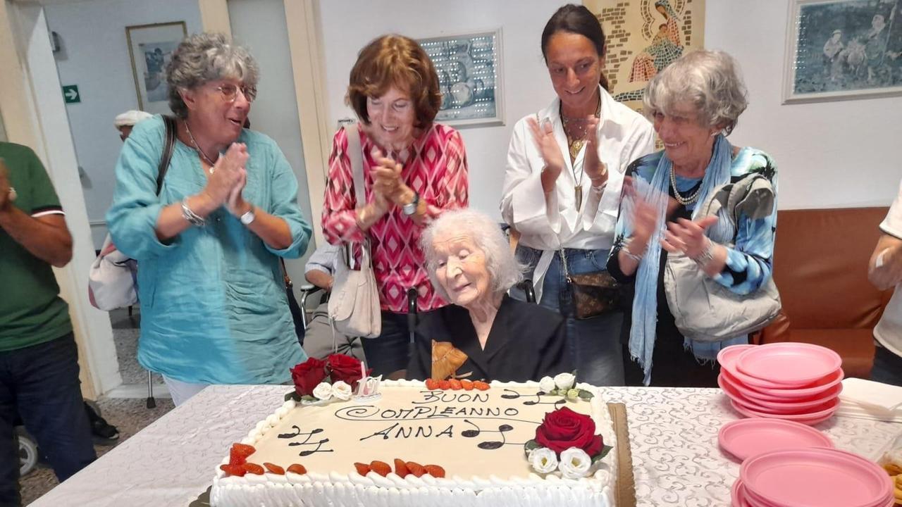 Grande festa per Anna Luciano: l’ex sindaca compie 101 anni