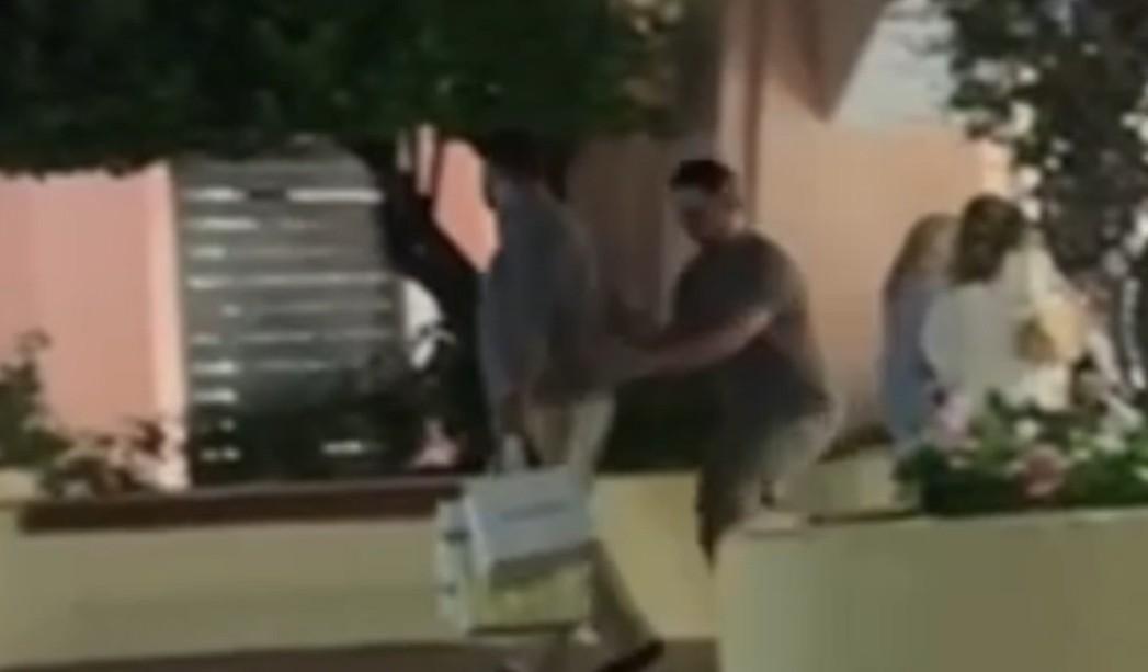 Sfila un orologio da 80mila euro a un turista: il video dello scippo a Porto Cervo