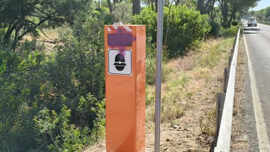 L’auovelox lungo la strada delle Collacchie dopo il primo atto vandalico