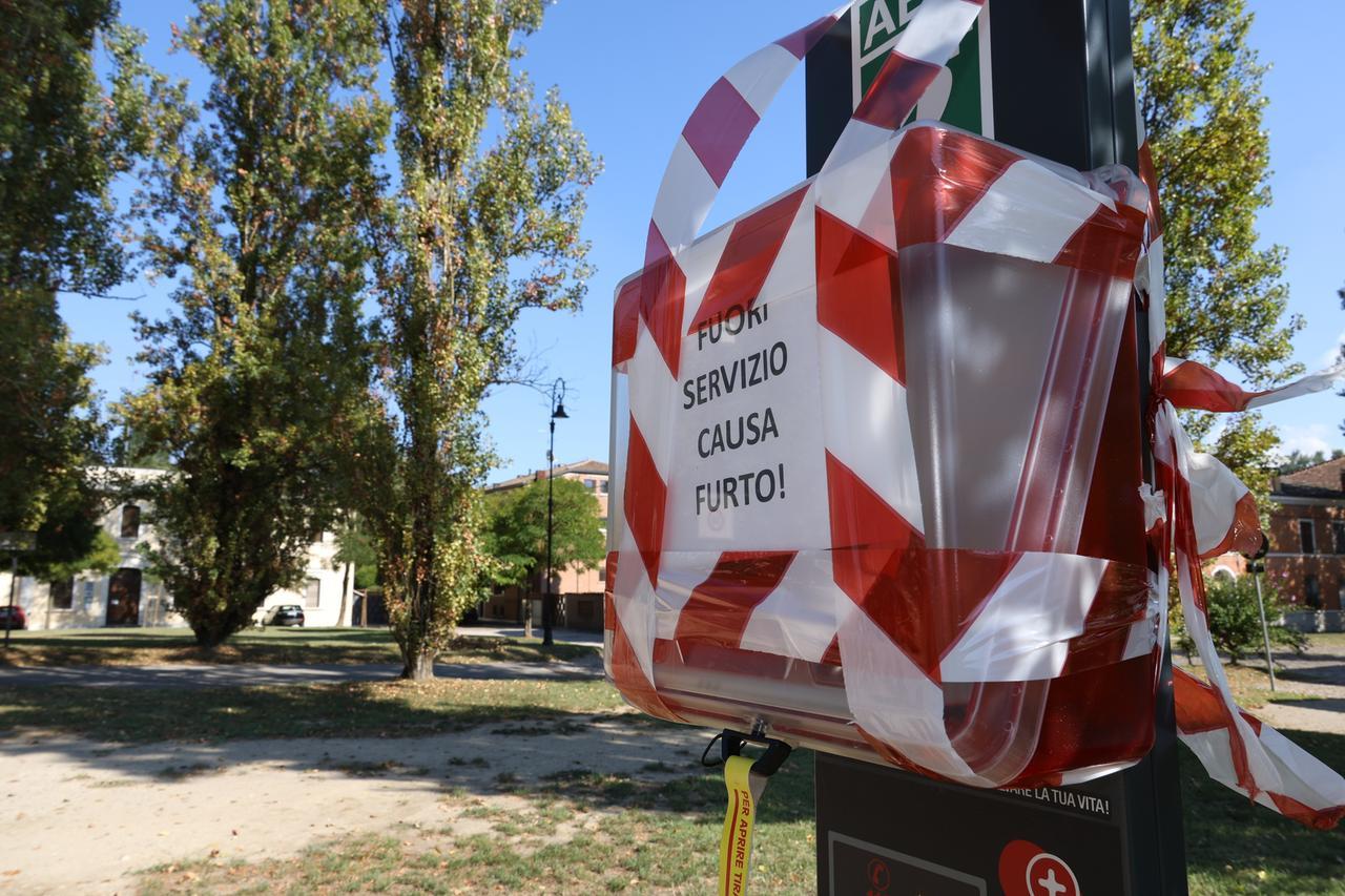 Rubato un defibrillatore di Ferrara cardio-protetta.   Coletti: «Lo rimettiamo»