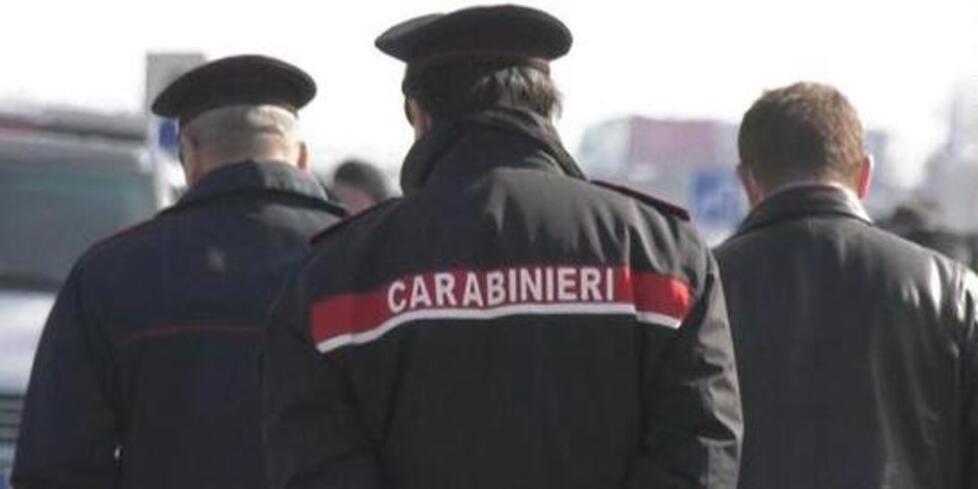 Aggredisce la ex e va ai domiciliari, poi arriva a casa e la minaccia di nuovo: ora c’è il carcere