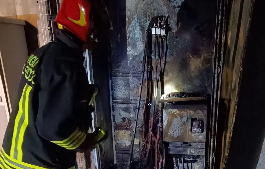 Rogo a San Giovanni di Ostellato, vigili del fuoco in azione