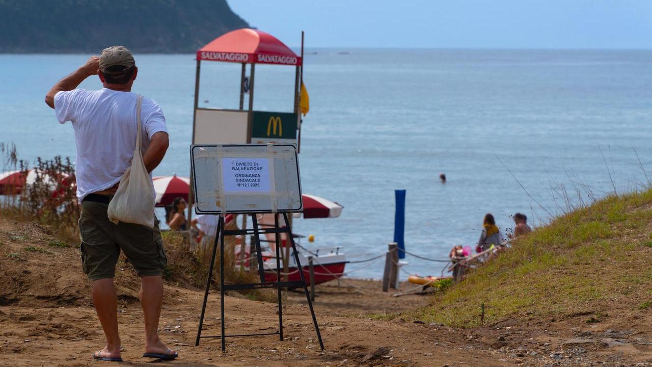 Bagni ancora vietati in molte zone della costa piombinese
