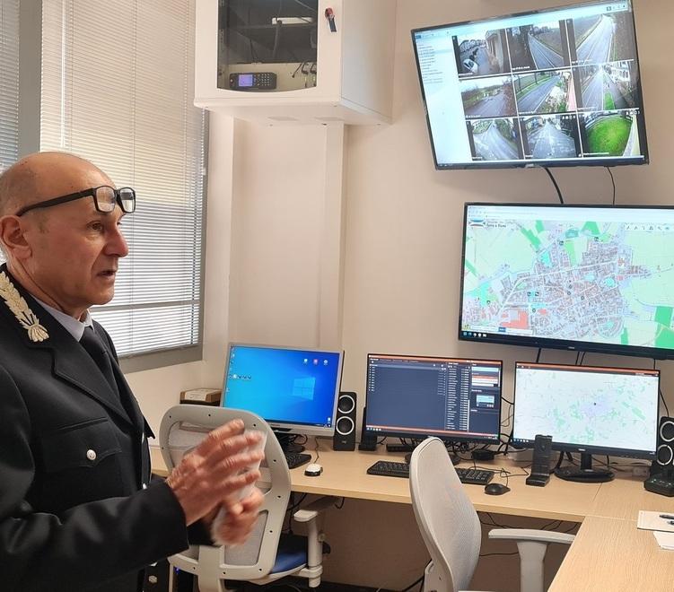 Copparo, cane malnutrito aiutato da passanti e vigili urbani