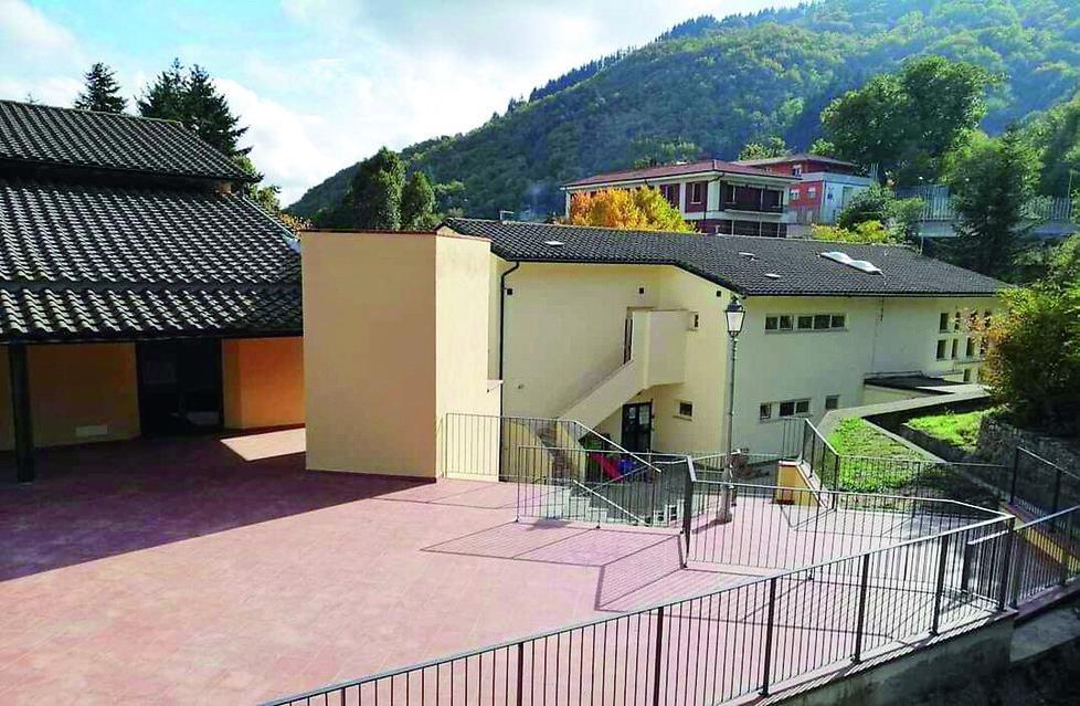 Gli spazi esterni della sala polivalente di Montieri