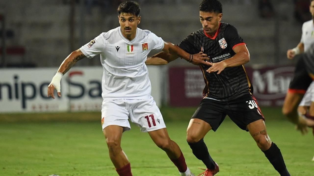 A destra il difensore Cristian Fabriani
