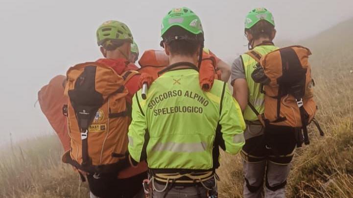 Barga, soccorso ciclista caduto sulla Cima dell'Omo