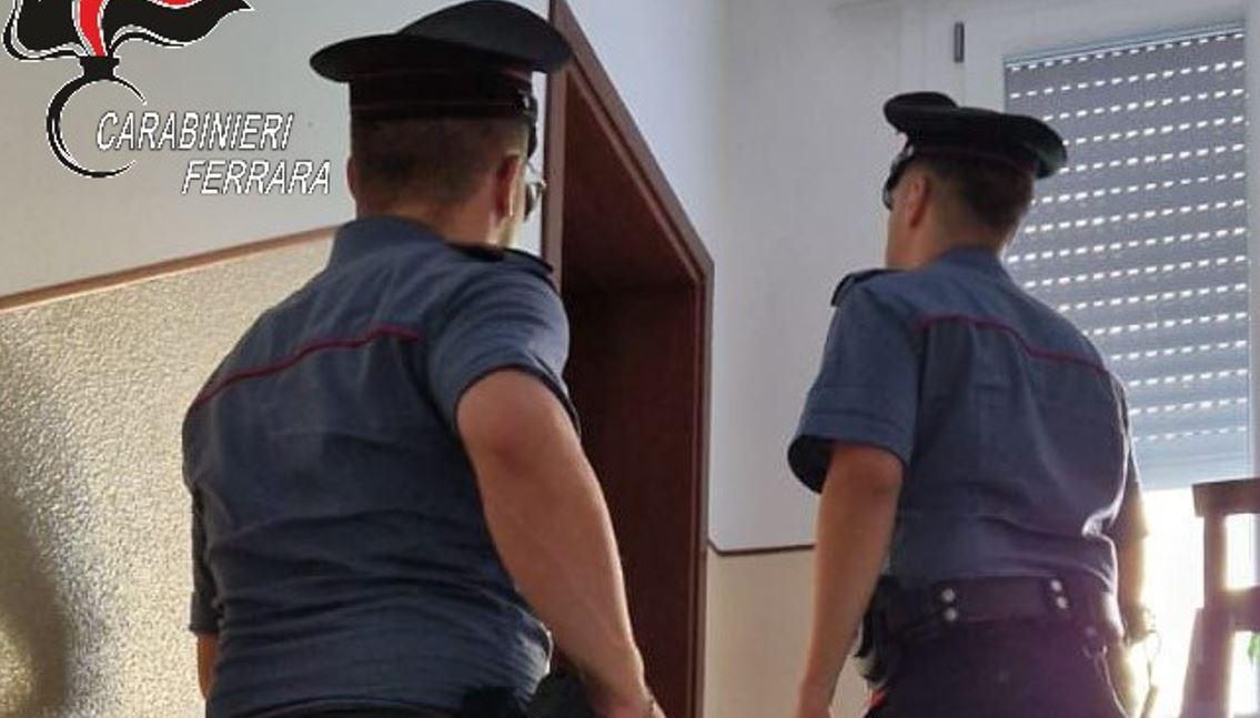 Litiga con la madre e aggredisce i carabinieri, 29enne arrestato a Goro